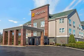 Photograph of La Quinta Inn & Suites, Lebanon