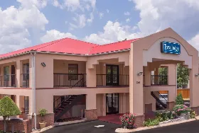 Photograph of Travelodge, Chattanooga