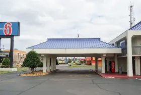 Photograph of Motel 6, Memphis