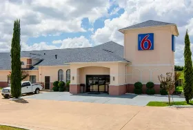 Photograph of Studio 6, Brenham
