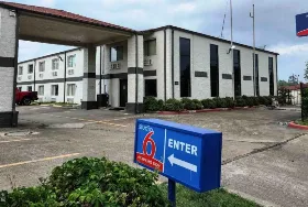Photograph of Studio 6, Channelview
