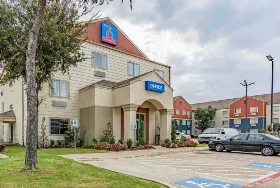 Photograph of Studio 6, Dallas
