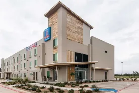 Photograph of Studio 6, Colorado City