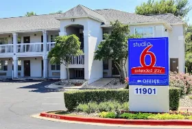 Photograph of Studio 6, Austin