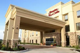 Photograph of Hampton Inn, Center