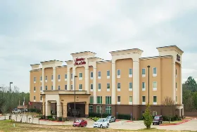 Photograph of Hampton Inn, Palestine