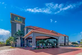 Photograph of La Quinta Inn & Suites, Alamo