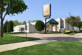Photograph of Super 8, Garland