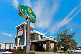 Photograph of La Quinta Inn & Suites, Dallas