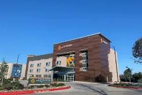 Photograph of La Quinta Inn & Suites, Dallas