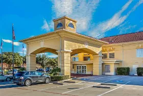 Photograph of La Quinta Inn & Suites, Irving