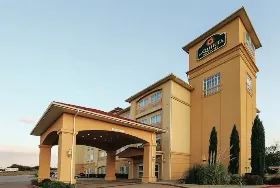 Photograph of La Quinta Inn & Suites, Hutchins
