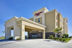 Photograph of Hampton Inn, Kenedy