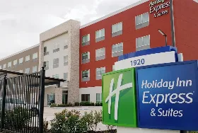 Photograph of Holiday Inn Express & Suites, Houston