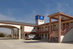 Photograph of Americas Best Value Inn, Hempstead