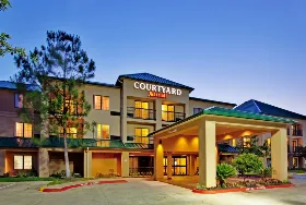 Photograph of Courtyard, The Woodlands
