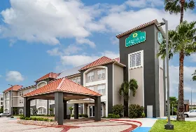 Photograph of La Quinta Inn & Suites by Wyndham Pharr RGV Medical Center, Pharr