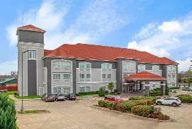 Photograph of La Quinta Inn & Suites, Cleburne