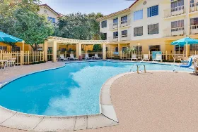 Photograph of La Quinta Inn & Suites, Dallas