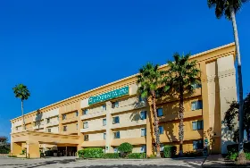 Photograph of La Quinta Inn & Suites, Baytown