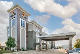 Photograph of La Quinta Inn & Suites, Denton