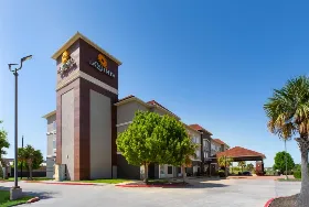 Photograph of La Quinta Inn & Suites, Deer Park