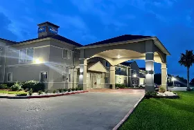 Photograph of Baymont by Wyndham, Texas City
