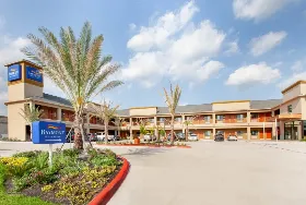 Photograph of Baymont by Wyndham, Houston