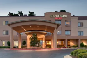 Photograph of Courtyard, Texarkana