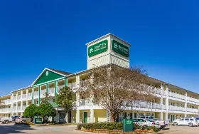 Photograph of HomeTowne Studios, Houston