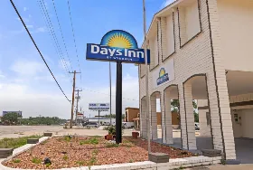 Photograph of Days Inn, Kenedy