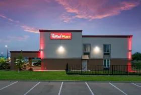 Photograph of Red Roof PLUS+, Burleson