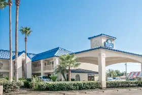 Photograph of Days Inn, Winnie