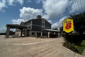 Photograph of Super 8, Pasadena