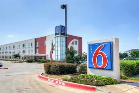 Photograph of Motel 6, Roanoke