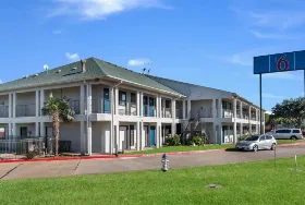 Photograph of Motel 6, Irving