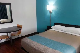 Photograph of Motel 6, Portland