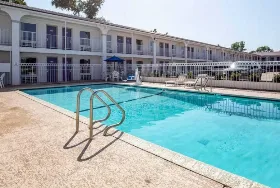 Photograph of Motel 6, Bryan