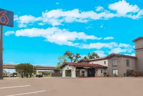 Photograph of Motel 6, Beaumont