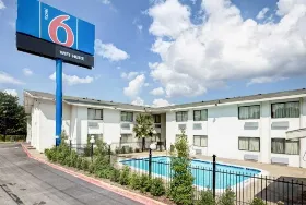 Photograph of Motel 6, Dallas