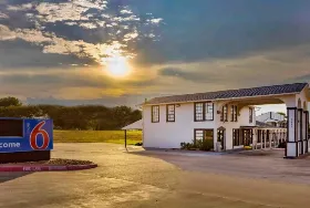 Photograph of Motel 6, Bryan