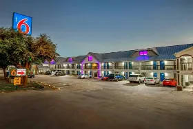 Photograph of Motel 6, Fort Worth