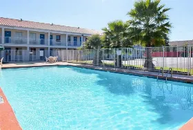 Photograph of Motel 6, Round Rock