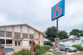 Photograph of Motel 6, Boerne