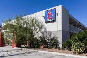 Photograph of Motel 6, Uvalde