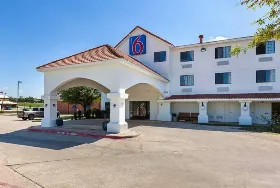 Photograph of Motel 6, Bedford