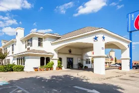 Photograph of Motel 6, Irving