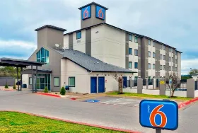 Photograph of Motel 6, Marble Falls