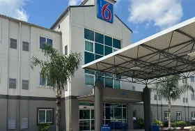 Photograph of Motel 6, Mission