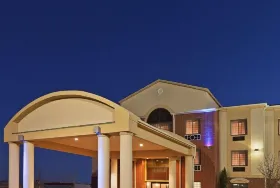 Photograph of Holiday Inn Express, Plainview